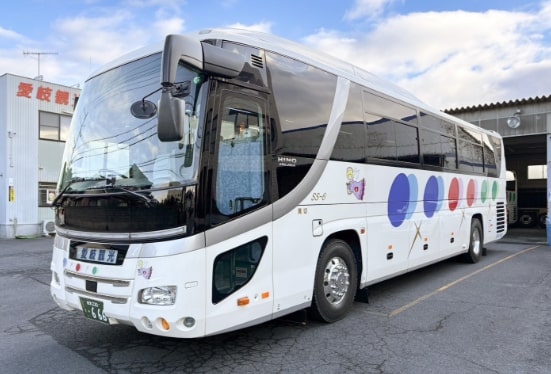 大型サロンバス exterior