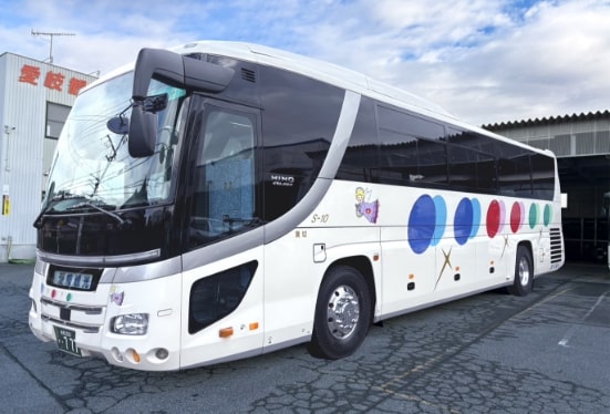 大型サロンバス exterior