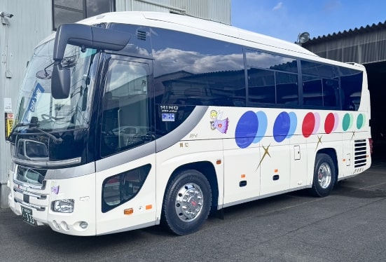 大型サロンバス exterior